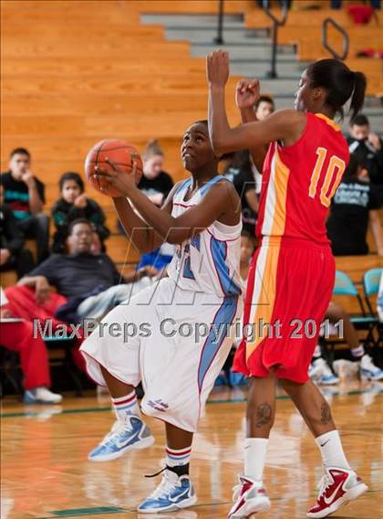 Thumbnail 1 in Yates vs Madison (McDonald's Texas Invitational) photogallery.