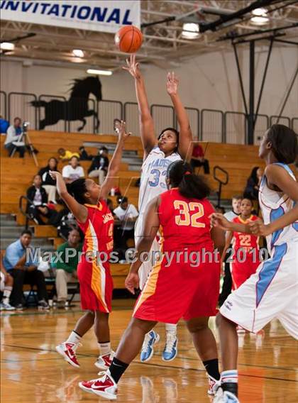 Thumbnail 2 in Yates vs Madison (McDonald's Texas Invitational) photogallery.