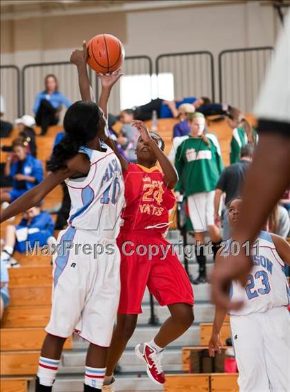 Thumbnail 2 in Yates vs Madison (McDonald's Texas Invitational) photogallery.
