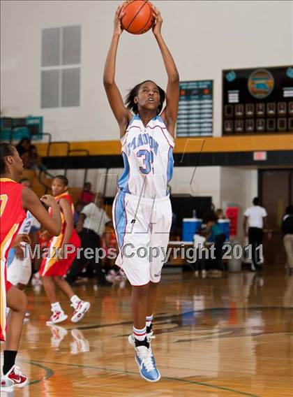 Thumbnail 2 in Yates vs Madison (McDonald's Texas Invitational) photogallery.
