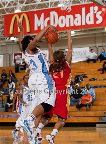 Thumbnail 1 in Yates vs Madison (McDonald's Texas Invitational) photogallery.