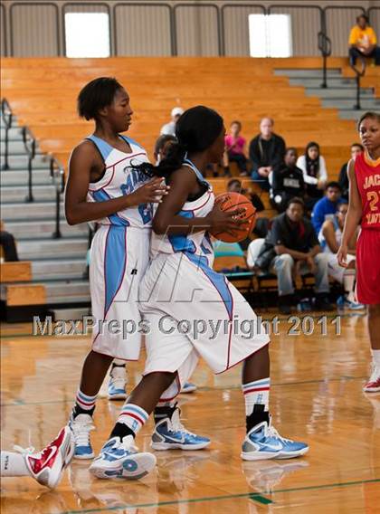 Thumbnail 2 in Yates vs Madison (McDonald's Texas Invitational) photogallery.