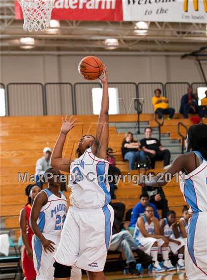Thumbnail 2 in Yates vs Madison (McDonald's Texas Invitational) photogallery.