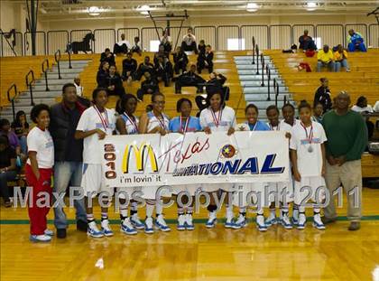 Thumbnail 1 in Yates vs Madison (McDonald's Texas Invitational) photogallery.
