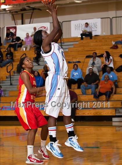 Thumbnail 1 in Yates vs Madison (McDonald's Texas Invitational) photogallery.