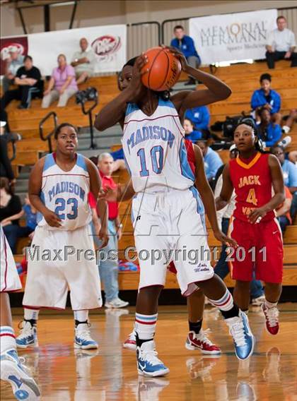 Thumbnail 3 in Yates vs Madison (McDonald's Texas Invitational) photogallery.