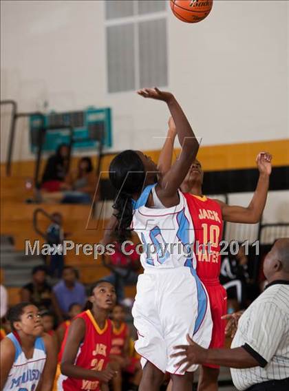 Thumbnail 2 in Yates vs Madison (McDonald's Texas Invitational) photogallery.