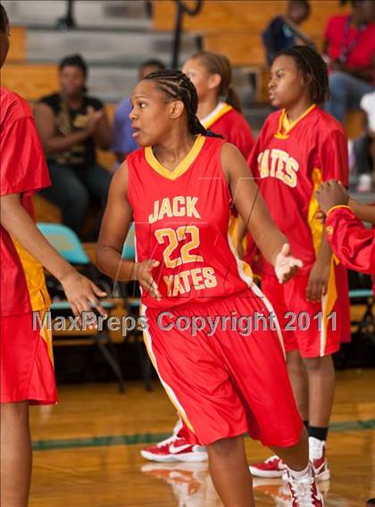 Thumbnail 1 in Yates vs Madison (McDonald's Texas Invitational) photogallery.