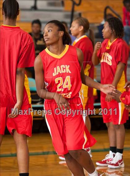 Thumbnail 2 in Yates vs Madison (McDonald's Texas Invitational) photogallery.