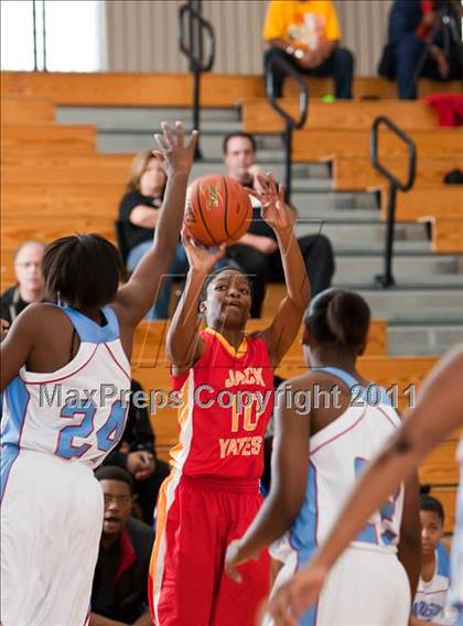 Thumbnail 1 in Yates vs Madison (McDonald's Texas Invitational) photogallery.