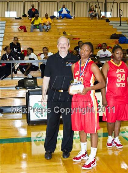 Thumbnail 2 in Yates vs Madison (McDonald's Texas Invitational) photogallery.