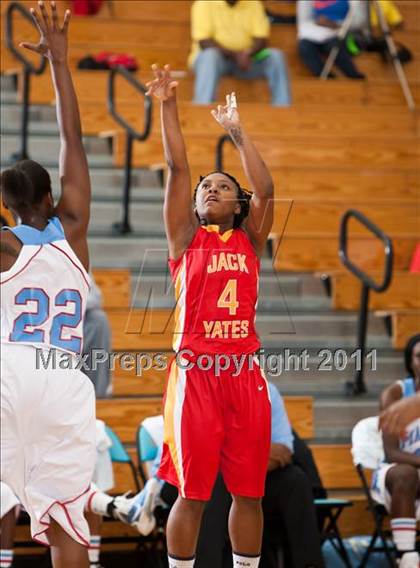 Thumbnail 3 in Yates vs Madison (McDonald's Texas Invitational) photogallery.