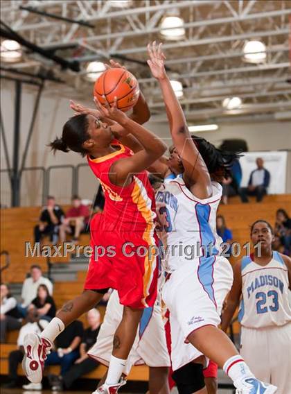 Thumbnail 1 in Yates vs Madison (McDonald's Texas Invitational) photogallery.