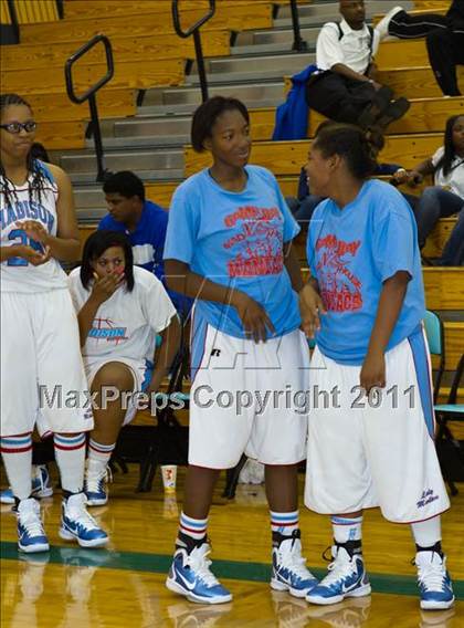 Thumbnail 1 in Yates vs Madison (McDonald's Texas Invitational) photogallery.