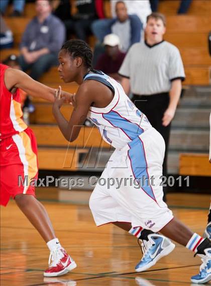 Thumbnail 1 in Yates vs Madison (McDonald's Texas Invitational) photogallery.