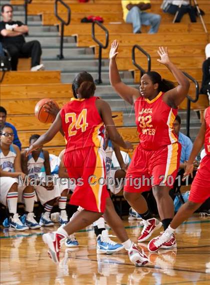 Thumbnail 1 in Yates vs Madison (McDonald's Texas Invitational) photogallery.