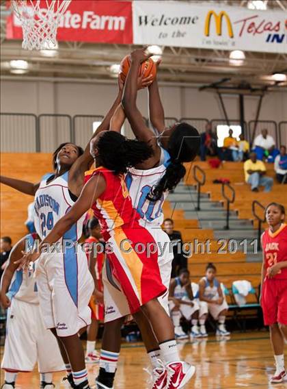 Thumbnail 1 in Yates vs Madison (McDonald's Texas Invitational) photogallery.