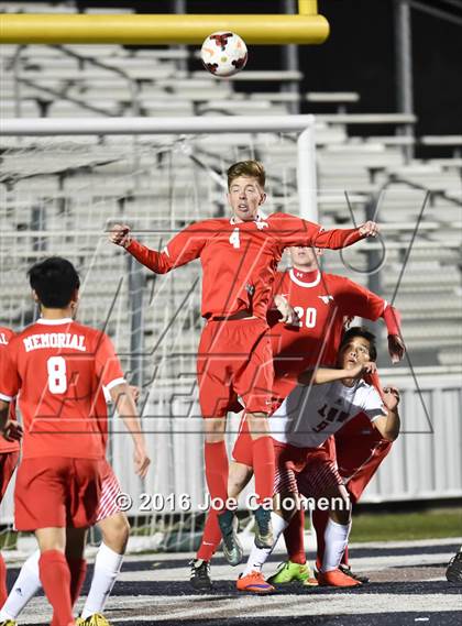 Thumbnail 3 in Lee [Robert E.] vs Memorial (Smithson Valley Tournament) photogallery.
