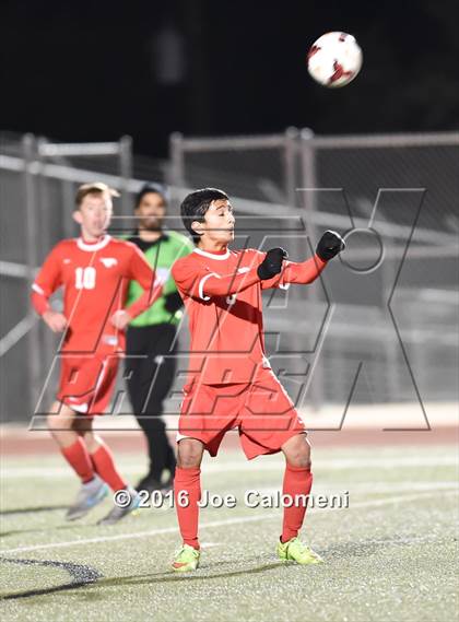 Thumbnail 3 in Lee [Robert E.] vs Memorial (Smithson Valley Tournament) photogallery.