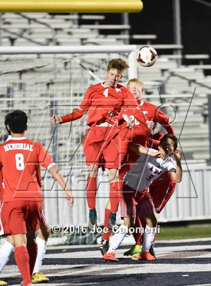 Thumbnail 1 in Lee [Robert E.] vs Memorial (Smithson Valley Tournament) photogallery.