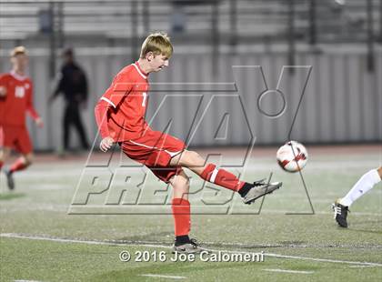 Thumbnail 3 in Lee [Robert E.] vs Memorial (Smithson Valley Tournament) photogallery.