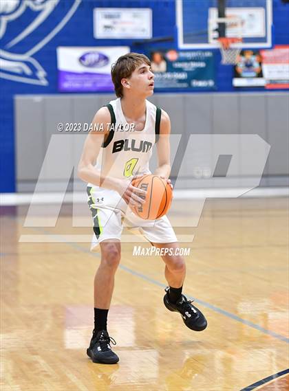 Thumbnail 3 in Blum vs. Gordon (UIL 1A Region III Bi-District) photogallery.