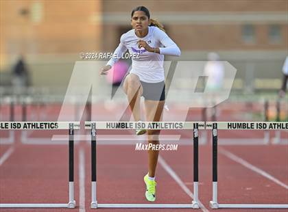 Thumbnail 2 in UIL Track & Field 6A Region 3 Regional Final Preliminaries (300 Meter Hurdles) photogallery.