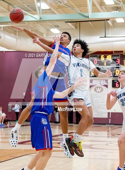 Thumbnail 3 in Folsom vs. Pleasant Valley (Whitney Winter Classic) photogallery.