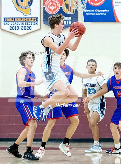 Thumbnail 2 in Folsom vs. Pleasant Valley (Whitney Winter Classic) photogallery.