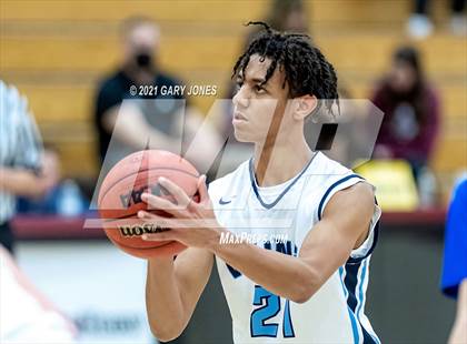 Thumbnail 2 in Folsom vs. Pleasant Valley (Whitney Winter Classic) photogallery.