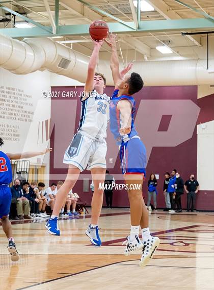 Thumbnail 3 in Folsom vs. Pleasant Valley (Whitney Winter Classic) photogallery.