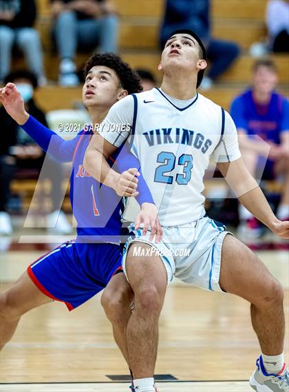 Thumbnail 2 in Folsom vs. Pleasant Valley (Whitney Winter Classic) photogallery.