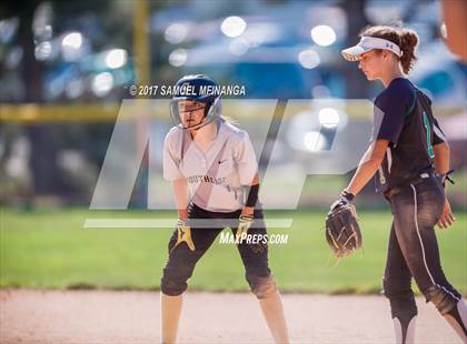 Thumbnail 2 in Skutt Catholic vs. Lincoln Southeast photogallery.