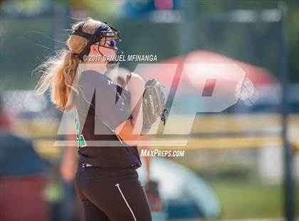 Thumbnail 2 in Skutt Catholic vs. Lincoln Southeast photogallery.