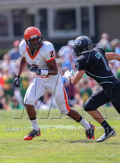 Thumbnail 3 in Wheaton-Warrenville South @ Glenbard West photogallery.