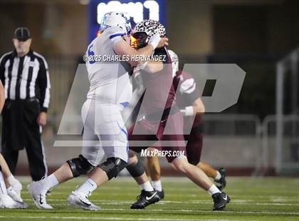 Thumbnail 3 in Calallen vs La Vernia (UIL 4A D1 Football Regional) photogallery.