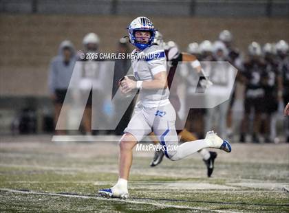 Thumbnail 3 in Calallen vs La Vernia (UIL 4A D1 Football Regional) photogallery.