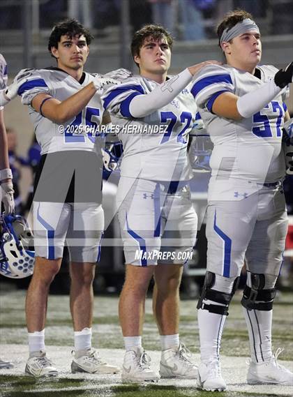 Thumbnail 1 in Calallen vs La Vernia (UIL 4A D1 Football Regional) photogallery.