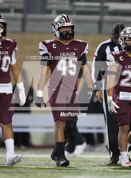 Thumbnail 1 in Calallen vs La Vernia (UIL 4A D1 Football Regional) photogallery.