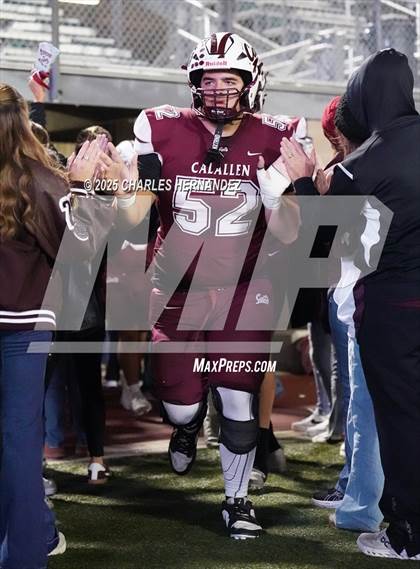 Thumbnail 1 in Calallen vs La Vernia (UIL 4A D1 Football Regional) photogallery.