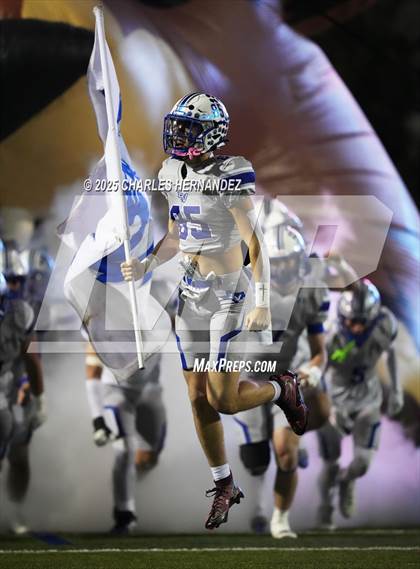 Thumbnail 2 in Calallen vs La Vernia (UIL 4A D1 Football Regional) photogallery.