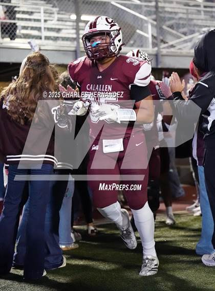 Thumbnail 2 in Calallen vs La Vernia (UIL 4A D1 Football Regional) photogallery.