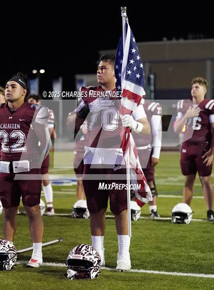 Thumbnail 3 in Calallen vs La Vernia (UIL 4A D1 Football Regional) photogallery.