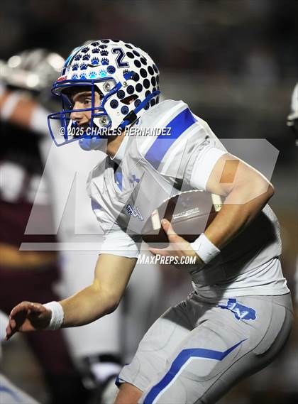 Thumbnail 1 in Calallen vs La Vernia (UIL 4A D1 Football Regional) photogallery.