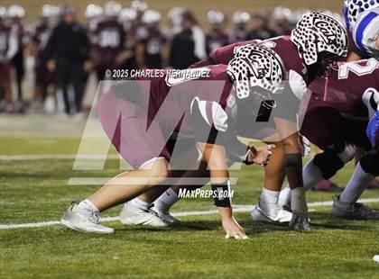 Thumbnail 1 in Calallen vs La Vernia (UIL 4A D1 Football Regional) photogallery.