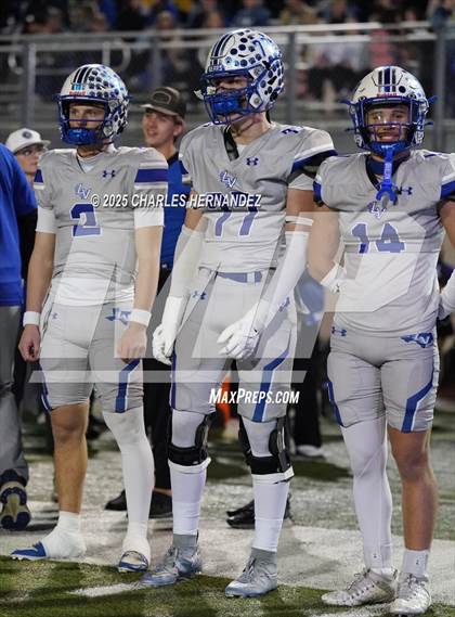 Thumbnail 2 in Calallen vs La Vernia (UIL 4A D1 Football Regional) photogallery.