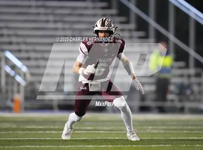 Thumbnail 2 in Calallen vs La Vernia (UIL 4A D1 Football Regional) photogallery.
