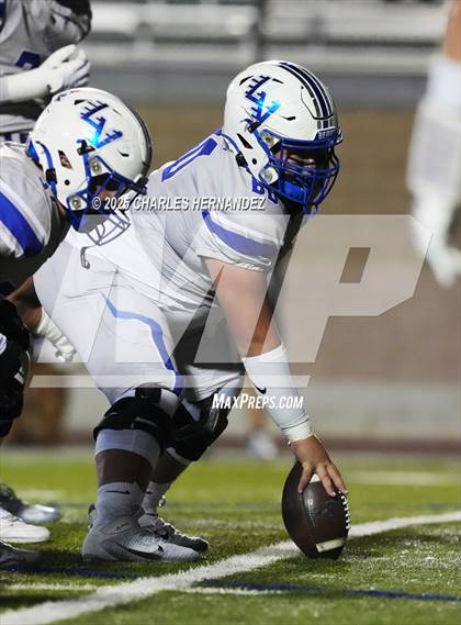 Thumbnail 1 in Calallen vs La Vernia (UIL 4A D1 Football Regional) photogallery.