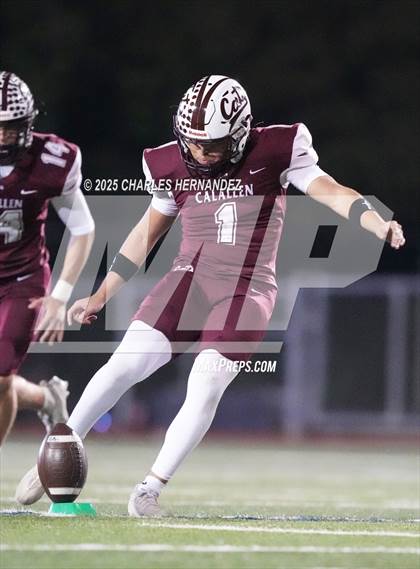 Thumbnail 2 in Calallen vs La Vernia (UIL 4A D1 Football Regional) photogallery.