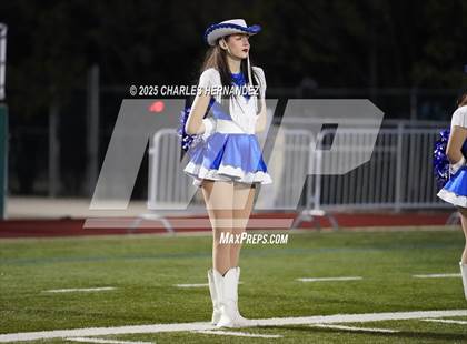 Thumbnail 2 in Calallen vs La Vernia (UIL 4A D1 Football Regional) photogallery.